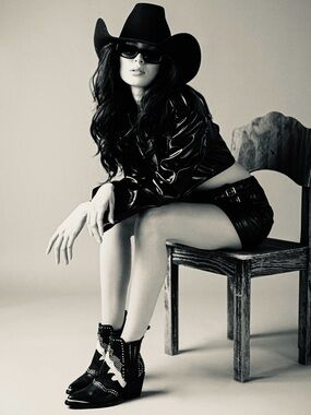 Mezcalero Chiara Red Kiss Studded Western Boots - Sz. 9.5 - New in Box